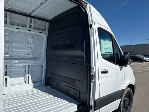 New 2025 Mercedes-Benz Sprinter 2500 image 16