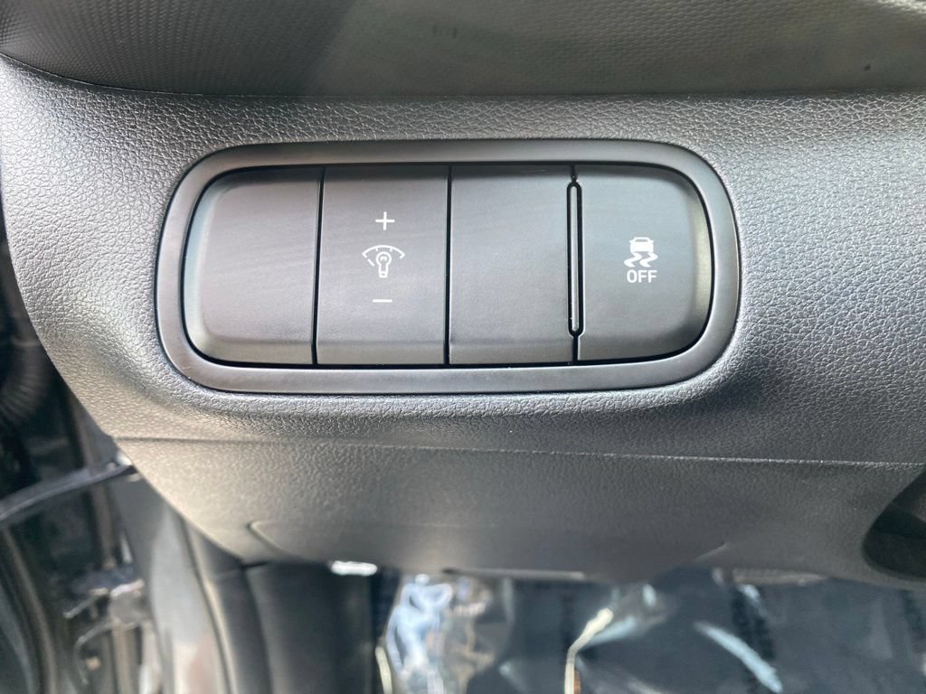 Used 2025 Hyundai Venue SEL FWD image 23