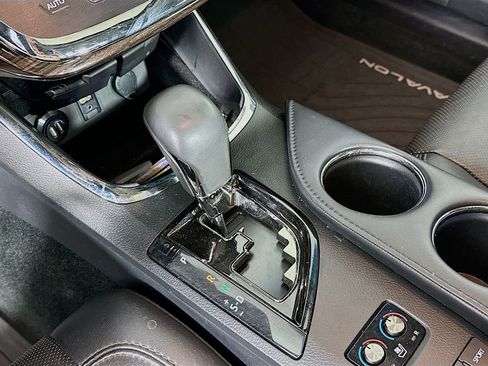 Used 2013 Toyota Avalon Limited image 18
