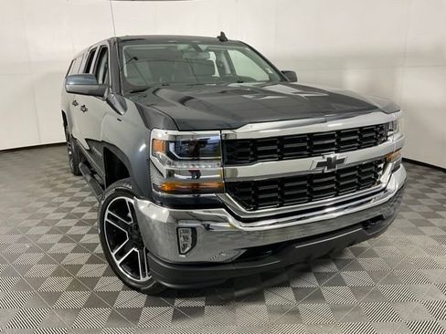 Used 2019 Chevrolet Silverado 1500 LT w/ LPO, Black Pack AWD/4WD image 10