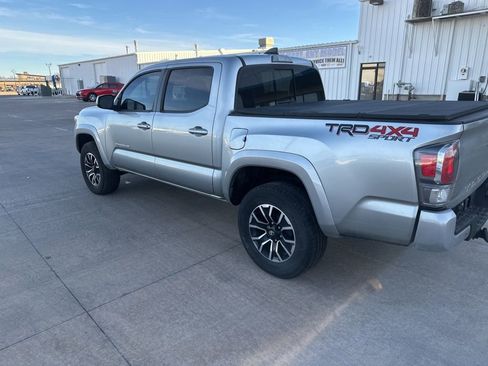 Used 2022 Toyota Tacoma TRD Sport image 27