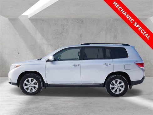 Used 2012 Toyota Highlander SE w/ Tow Pkg image 5