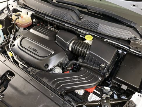 Used 2022 Chrysler Pacifica Limited image 34