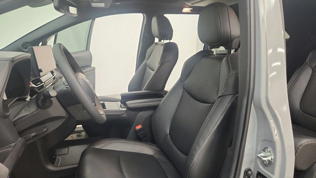 Used 2026 Toyota Sienna XLE Woodland Edition AWD/4WD image 27