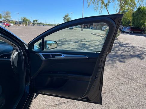 Used 2019 Ford Fusion SE image 18