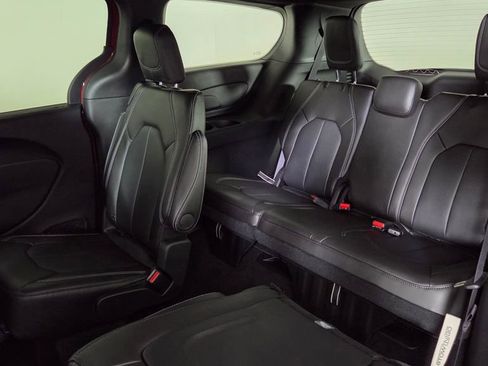New 2026 Chrysler Pacifica Select image 32