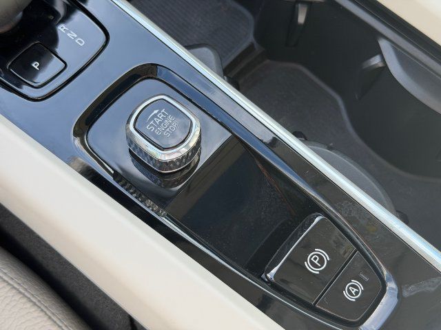 Used 2024 Volvo XC60 B5 Plus w/ Protection Package AWD/4WD image 28