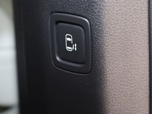 Used 2024 Kia Carnival EX FWD image 16