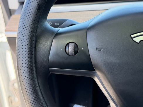 Used 2023 Tesla Model Y Long Range image 23