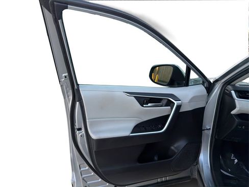 Used 2023 Toyota RAV4 XLE Premium image 21