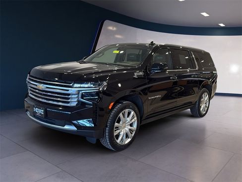 Used 2022 Chevrolet Suburban High Country image 3