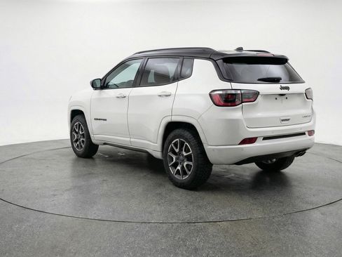 Used 2025 Jeep Compass Trailhawk AWD/4WD image 6
