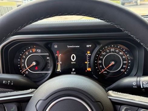 New 2025 Jeep Gladiator Mojave w/ Convenience Group image 27