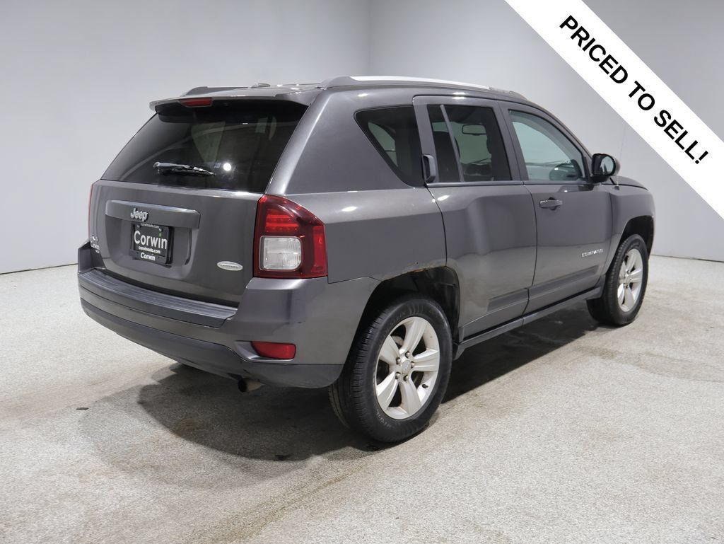 Used 2016 Jeep Compass Latitude AWD/4WD image 2