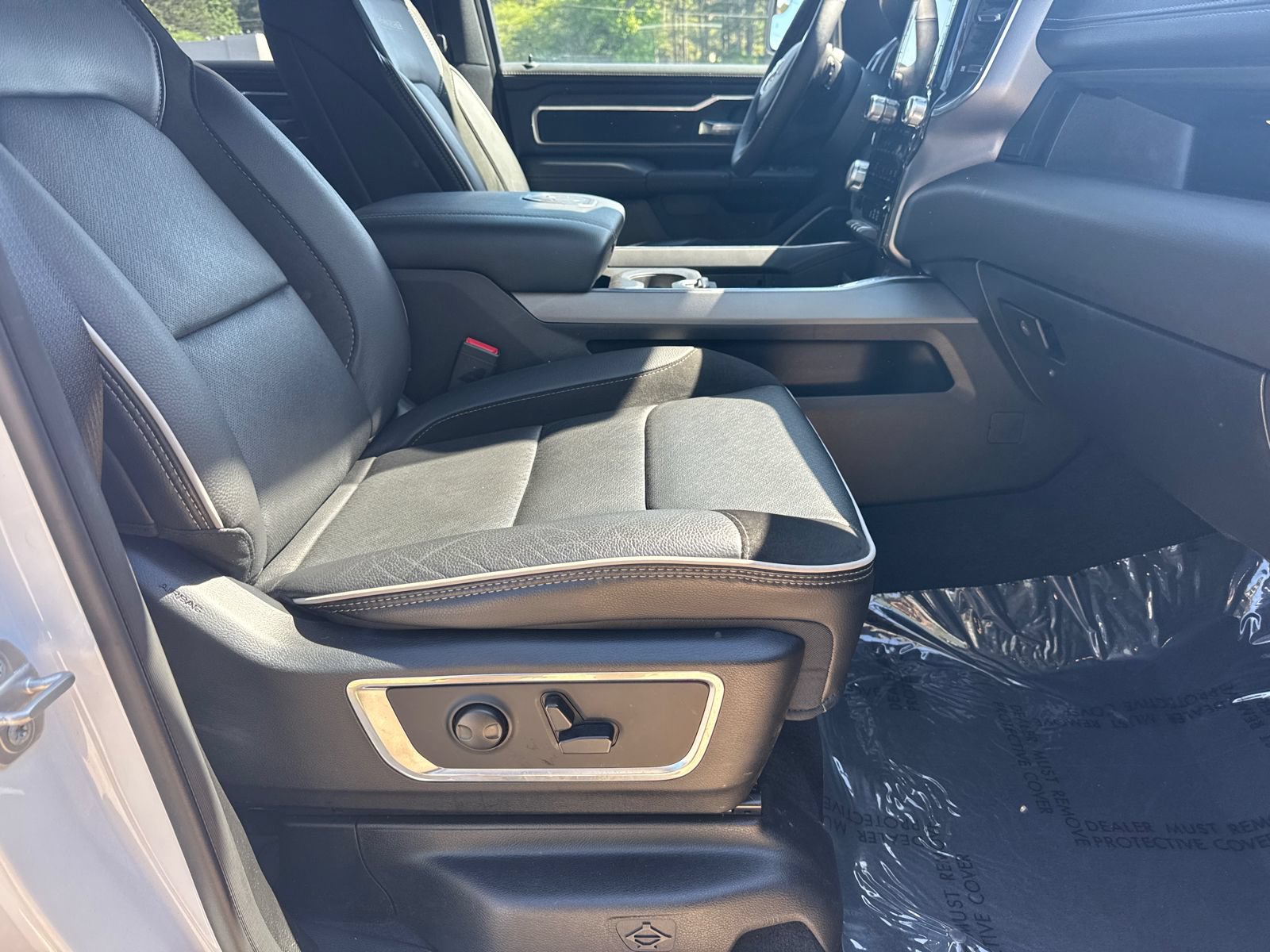 Used 2026 RAM 1500 Laramie AWD/4WD image 13