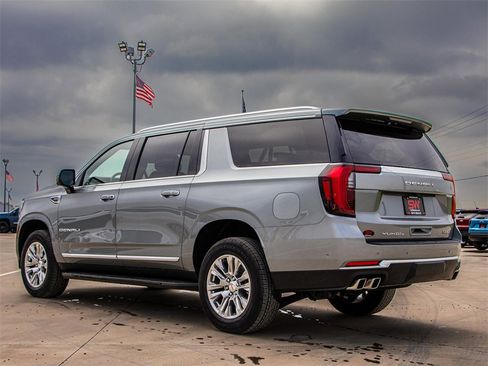 New 2025 GMC Yukon XL Denali image 6