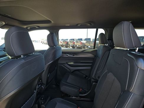 New 2025 Jeep Grand Cherokee L Laredo w/ Luxury Tech Group I image 16