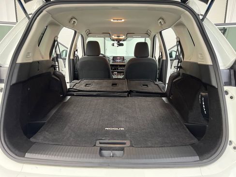 Used 2024 Nissan Rogue S FWD image 29