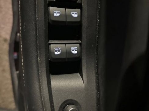 Used 2023 Jeep Grand Cherokee L Laredo image 9