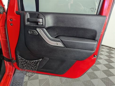 Used 2016 Jeep Wrangler Unlimited Sahara image 30