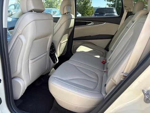 Used 2018 Lincoln MKX Select w/ Lincoln MKX Climate Package AWD/4WD image 18