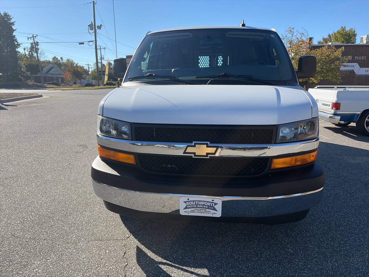 Used 2022 Chevrolet Express 3500 Extended w/ Driver Convenience Package RWD image 4