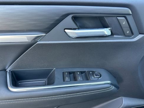 New 2026 GMC Acadia Elevation w/ Elevation Premium Package FWD image 11