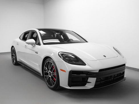Certified 2025 Porsche Panamera Turbo image 10