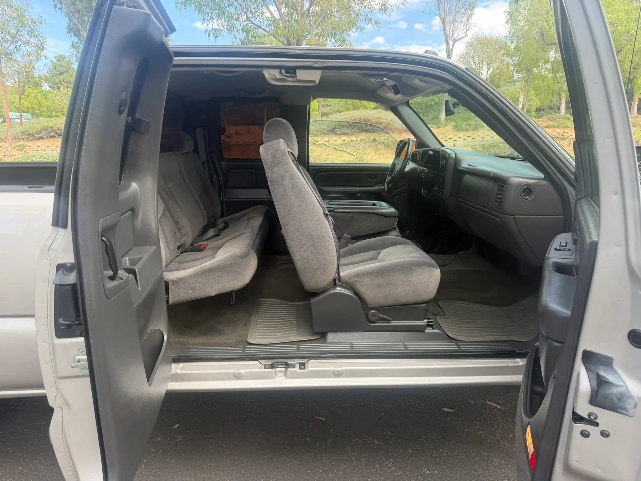 Used 2005 GMC Sierra 1500 SLE w/ Light Duty Power Package AWD/4WD image 18