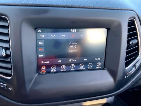 Used 2019 Jeep Compass Latitude w/ Cold Weather Group AWD/4WD image 31
