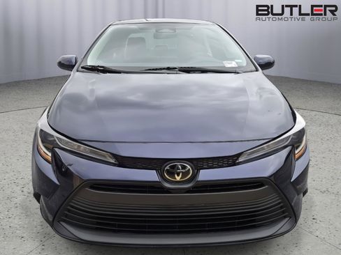 Used 2024 Toyota Corolla LE FWD image 2