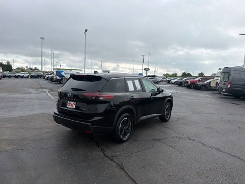 Used 2024 Nissan Rogue SV AWD/4WD image 8