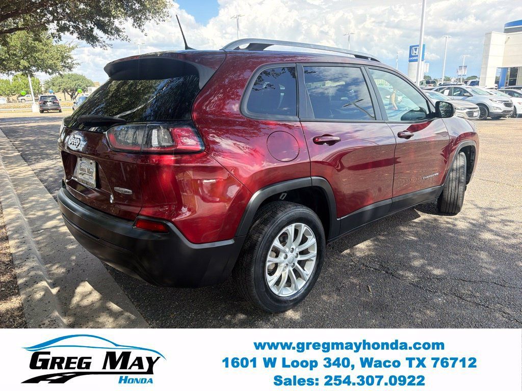 Used 2021 Jeep Cherokee Latitude FWD image 3