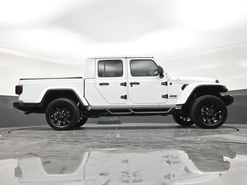 Used 2025 Jeep Gladiator Sport AWD/4WD image 26