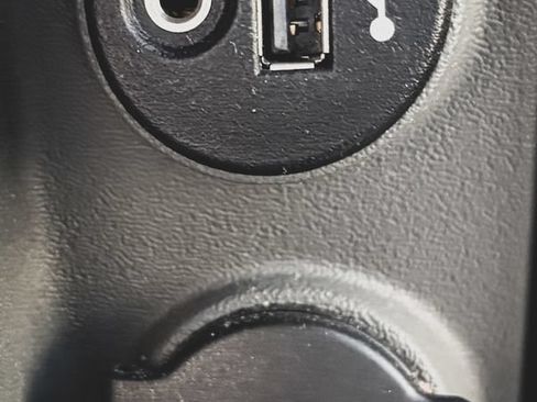 Used 2020 Nissan Frontier SV w/ Midnight Edition Floor Mats AWD/4WD image 6