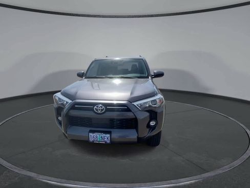 Certified 2022 Toyota 4Runner SR5 AWD/4WD image 3
