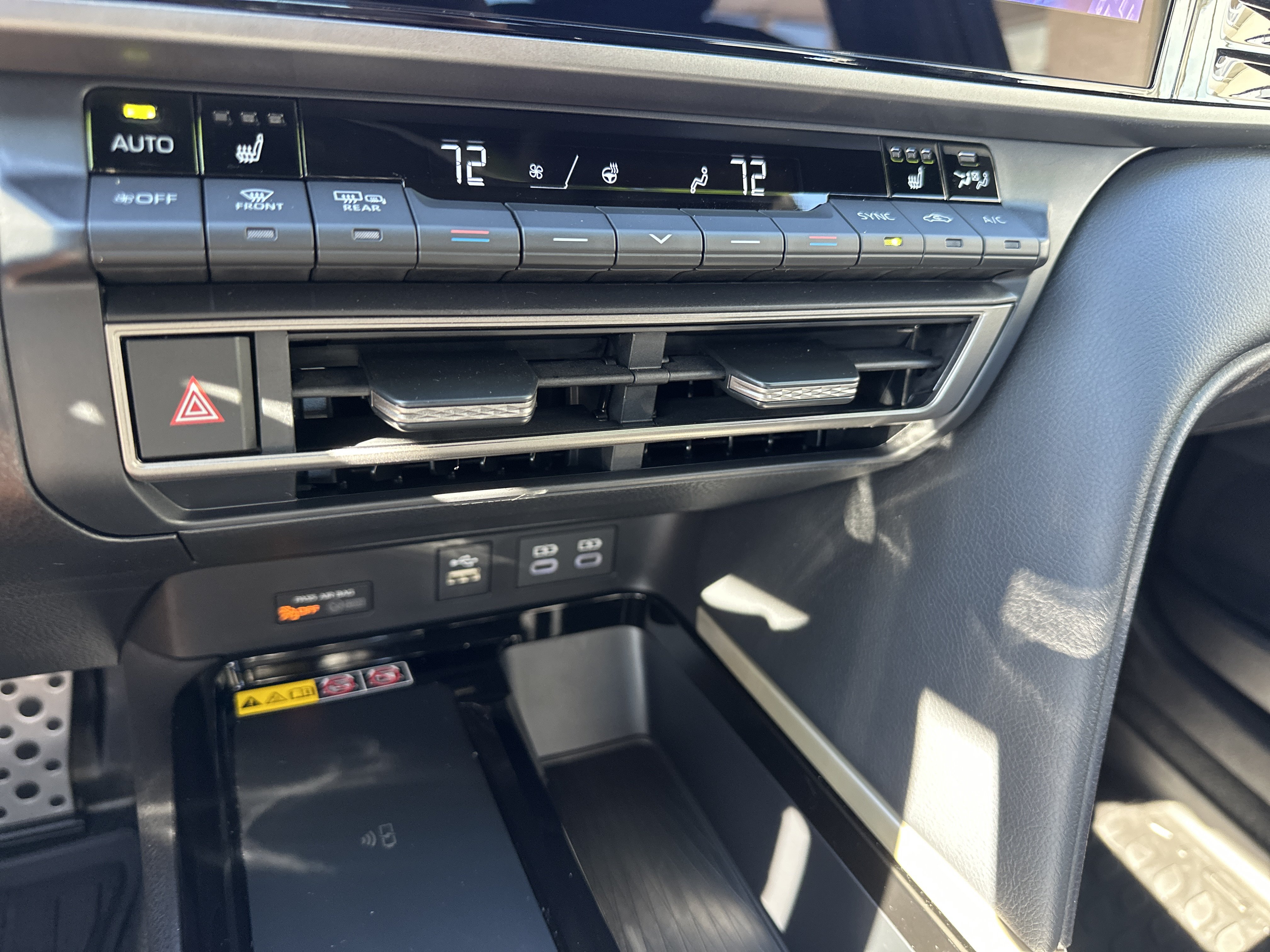 Used 2026 Toyota Camry Hybrid FWD image 19
