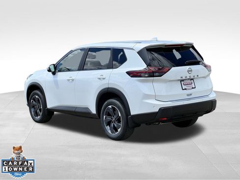 Certified 2025 Nissan Rogue SV image 3