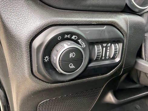 Used 2021 Jeep Gladiator Overland w/ Popular Equipment Package image 12