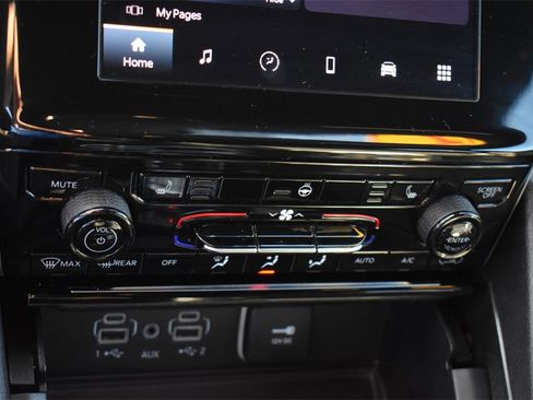 Used 2024 Jeep Grand Cherokee Altitude image 32