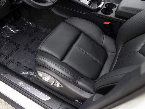 Certified 2026 Porsche Macan AWD/4WD image 27