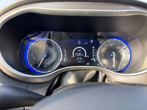 Used 2023 Chrysler Pacifica Touring-L FWD image 20