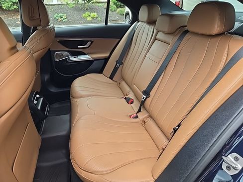 Used 2025 Mercedes-Benz E 350 4MATIC Sedan image 46