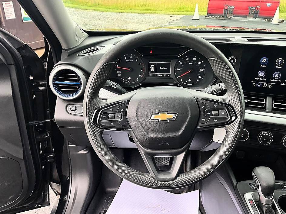 Used 2025 Chevrolet Trax LS w/ Driver Confidence Package FWD image 30