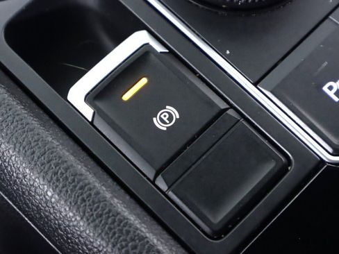 Used 2020 Volkswagen Atlas Cross Sport SEL image 27