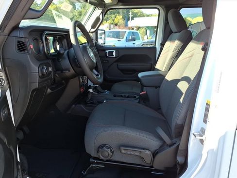 New 2025 Jeep Wrangler Unlimited Rubicon image 11