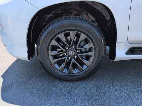 Used 2020 Lexus GX 460 Premium w/ Premium Package AWD/4WD image 27