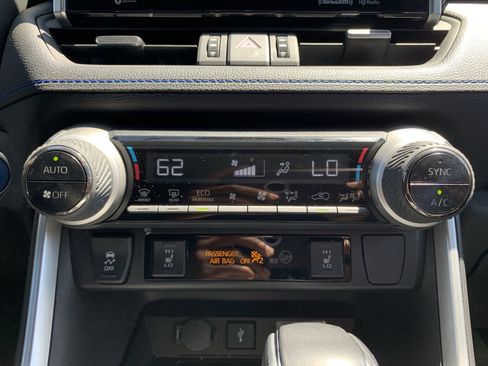 Used 2022 Toyota RAV4 XSE AWD/4WD image 29