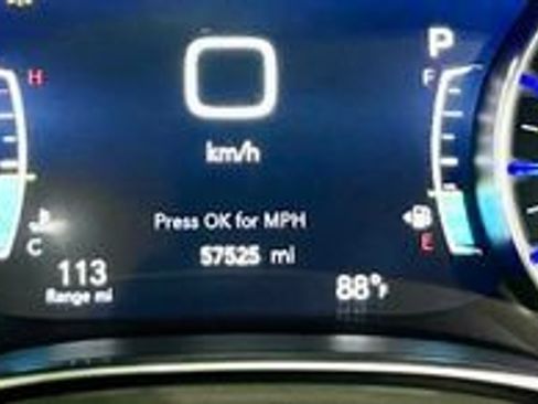 Used 2023 Chrysler Pacifica Limited w/ Uconnect Theater Family Group FWD image 23