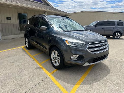 Used 2017 Ford Escape SE w/ Equipment Group 201A FWD image 3